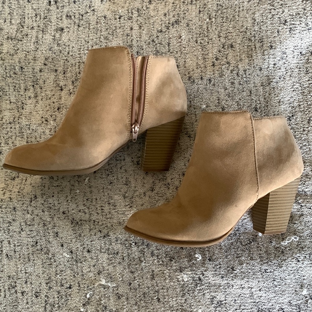 Old navy tan booties